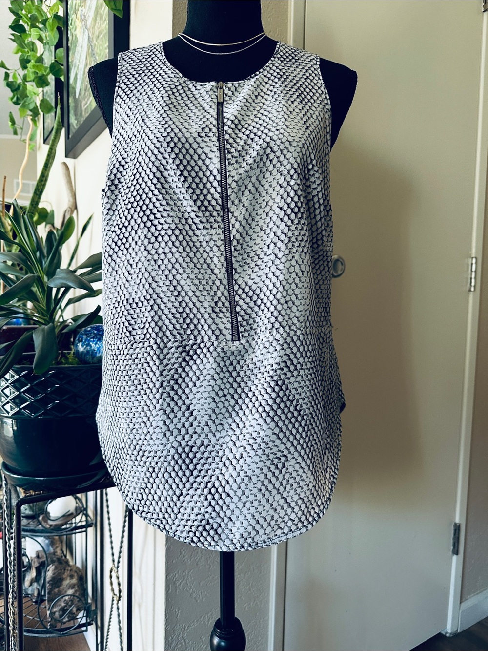 Michael Kors Sleeveless Top Size Small Black & White , 1/2 Zip Front